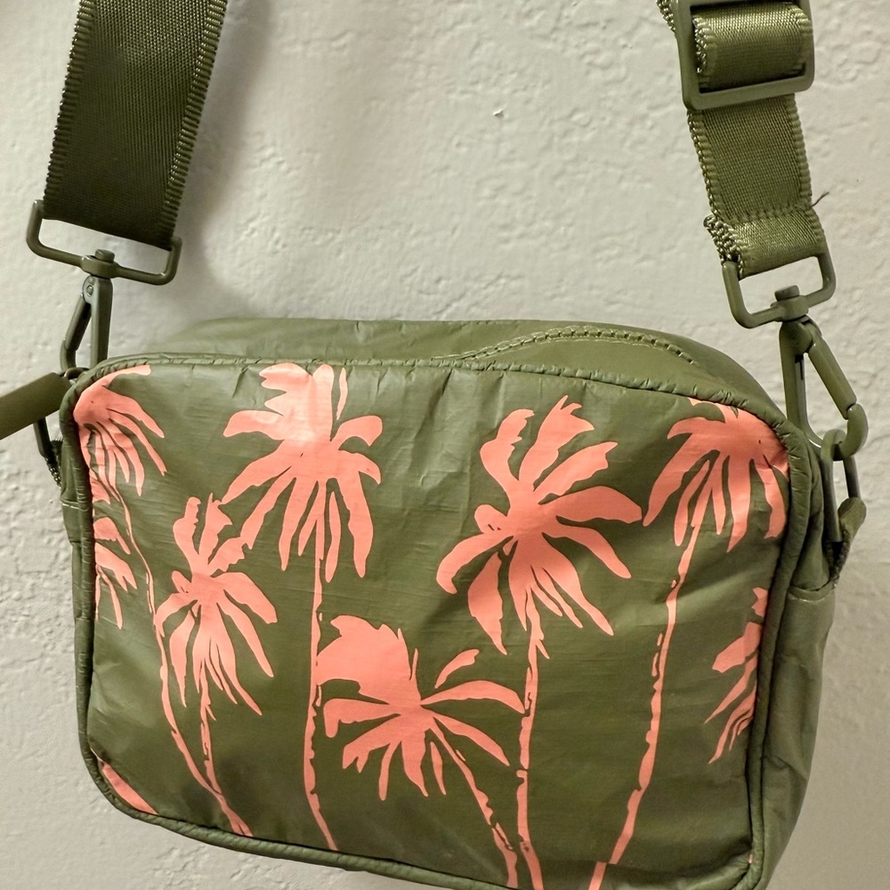 Aloha collection limited edition palm tree coco ho crossbody bag sold out